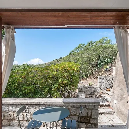 Scilla Apartment